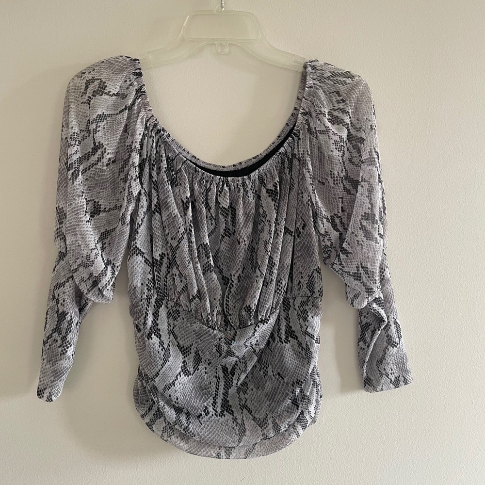 Express Grey Snakeskin Ruched Puff Sleeve Blouse Top Womens Medium Animal Print